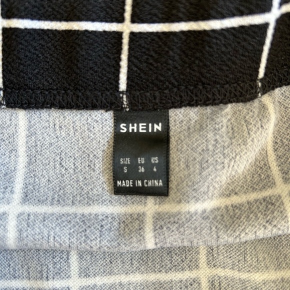 Black and White Graph Lined Pencil Skirt - Picture 3 of 6